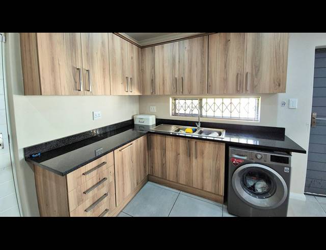 3 BEDROOM HOUSE FOR SALE IN FAIRVIEW